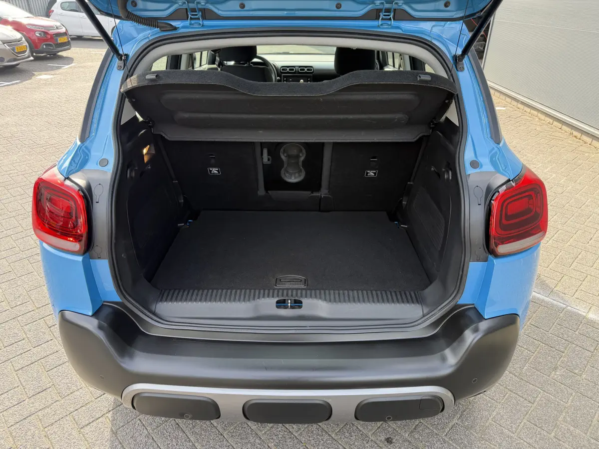 110pk Feel (Automatische Airco - Navigatie - Parkeersensoren - Apple Carplay - 16" Lichtmetalen velgen)