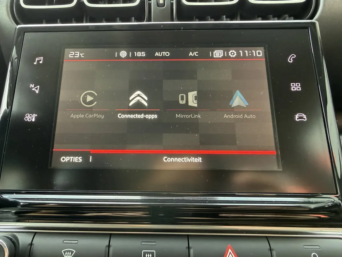 110pk Feel (Automatische Airco - Navigatie - Parkeersensoren - Apple Carplay - 16" Lichtmetalen velgen)