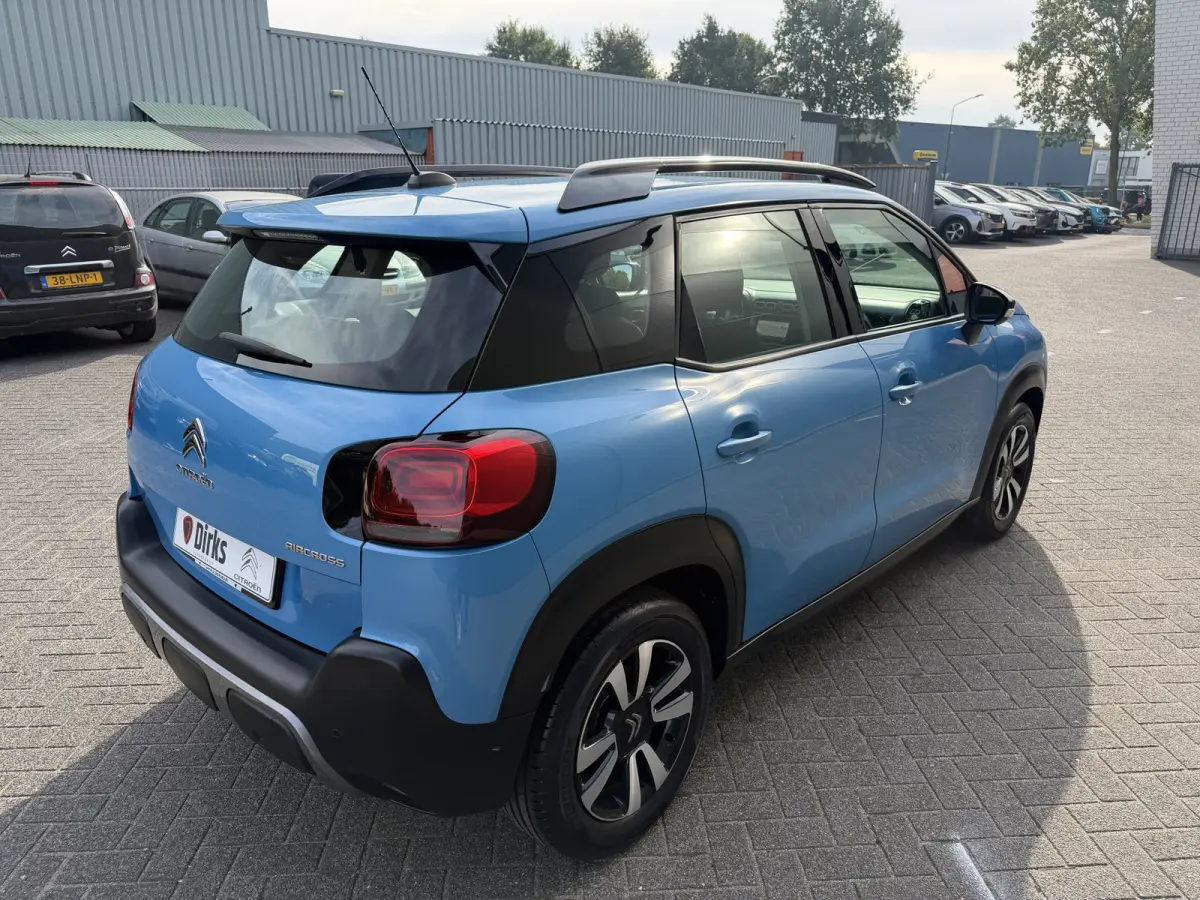 110pk Feel (Automatische Airco - Navigatie - Parkeersensoren - Apple Carplay - 16" Lichtmetalen velgen)