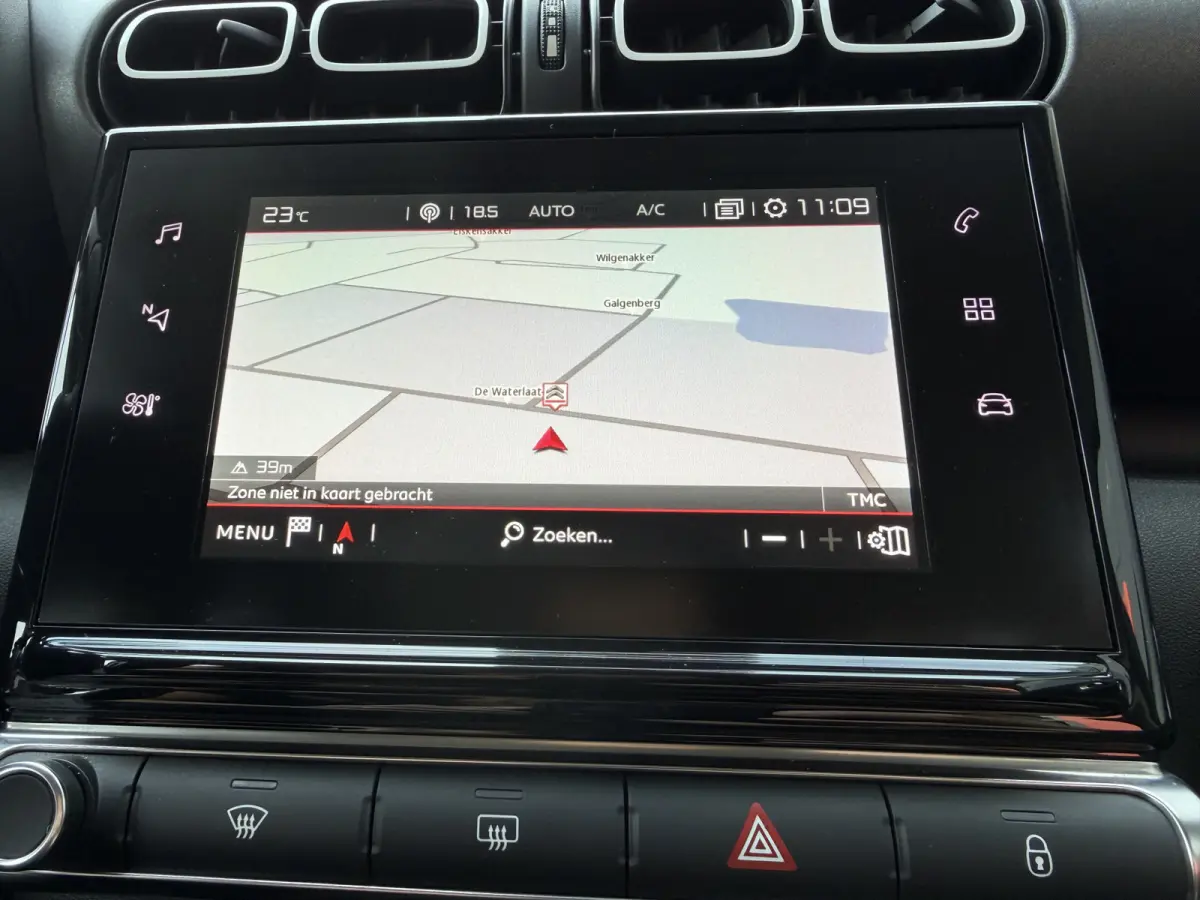 110pk Feel (Automatische Airco - Navigatie - Parkeersensoren - Apple Carplay - 16" Lichtmetalen velgen)