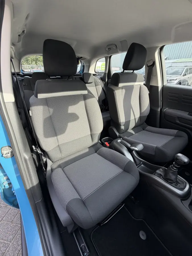 110pk Feel (Automatische Airco - Navigatie - Parkeersensoren - Apple Carplay - 16" Lichtmetalen velgen)