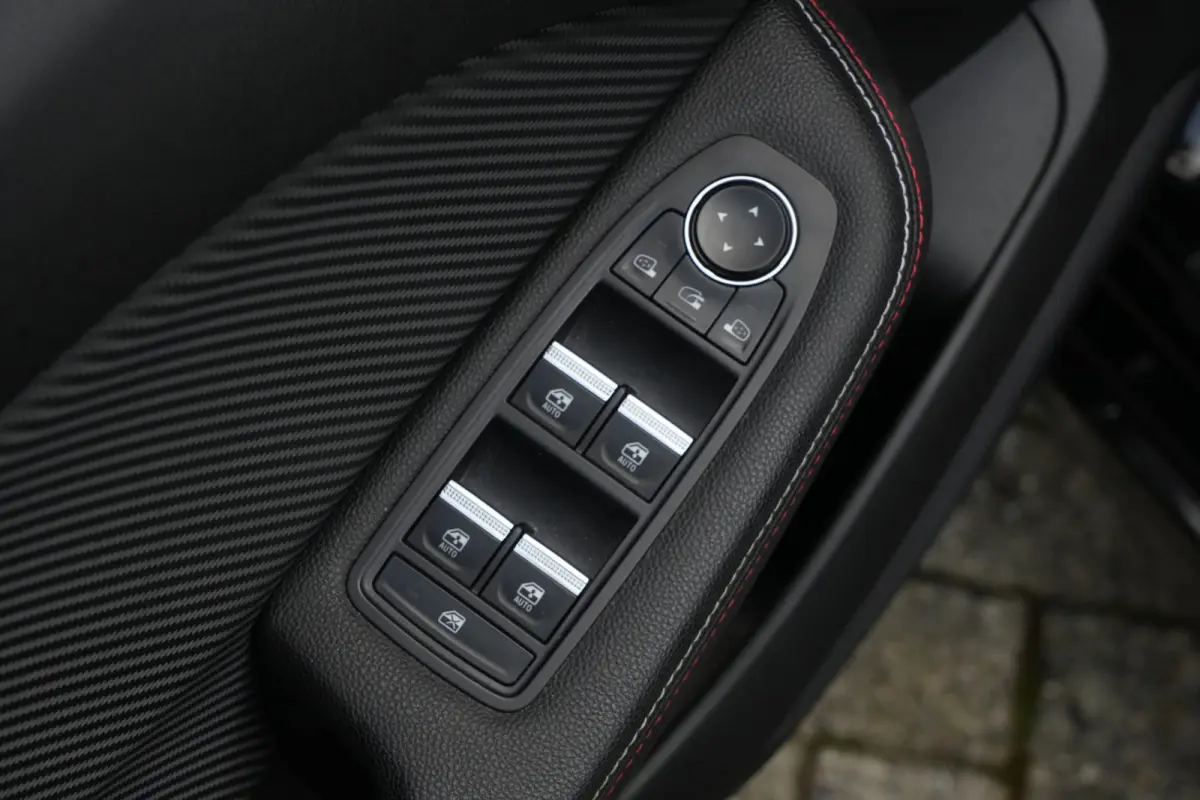 1.3 TCe R.S. Line | 131PK | Navigatie | Keyless entry/start | LED koplampen | Renault Clio 1.3 TCe R.S. Line 131 PK met 1.3-liter viercilinder benzinemotor, automatische 7-versnellingsbak, n