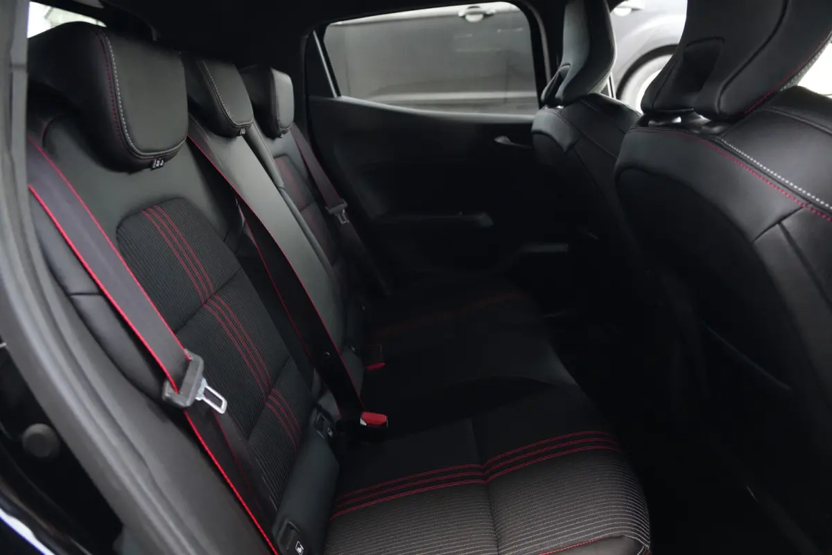 1.3 TCe R.S. Line | 131PK | Navigatie | Keyless entry/start | LED koplampen | Renault Clio 1.3 TCe R.S. Line 131 PK met 1.3-liter viercilinder benzinemotor, automatische 7-versnellingsbak, n