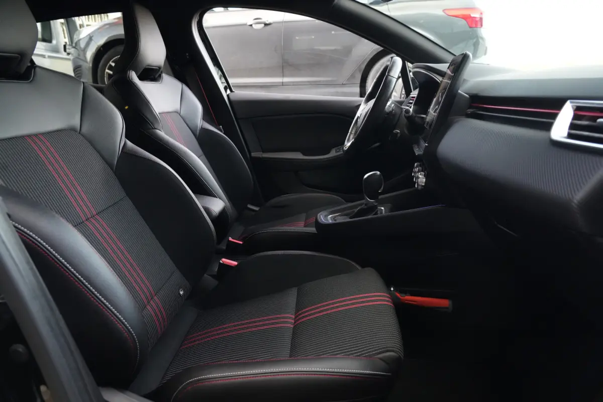 1.3 TCe R.S. Line | 131PK | Navigatie | Keyless entry/start | LED koplampen | Renault Clio 1.3 TCe R.S. Line 131 PK met 1.3-liter viercilinder benzinemotor, automatische 7-versnellingsbak, n