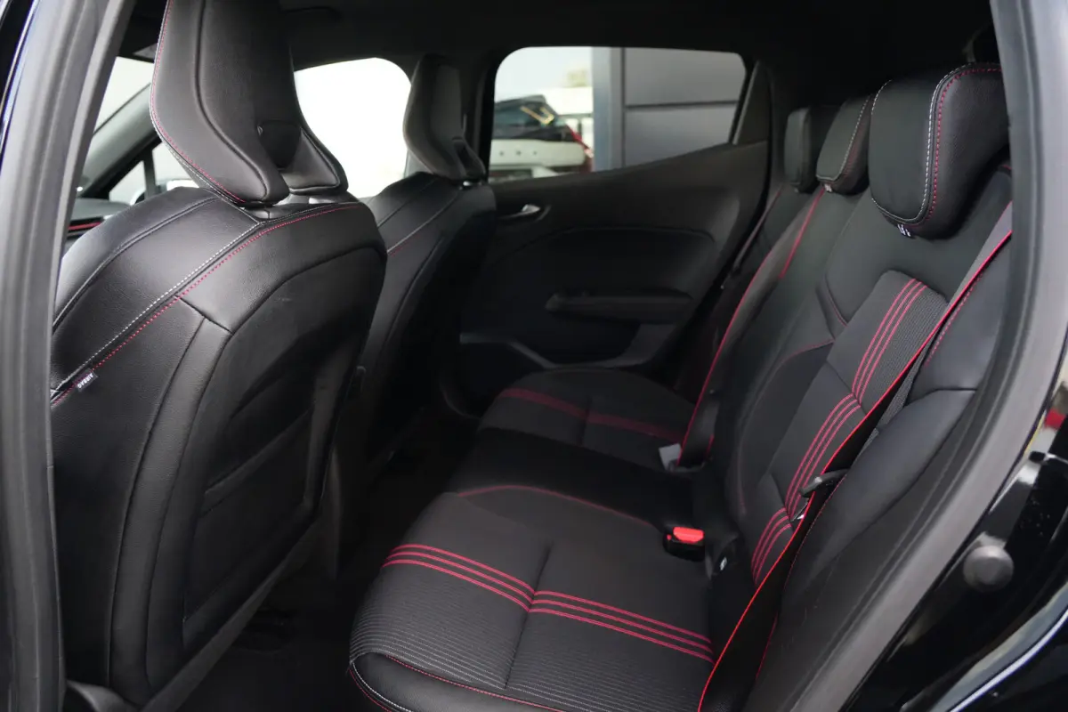 1.3 TCe R.S. Line | 131PK | Navigatie | Keyless entry/start | LED koplampen | Renault Clio 1.3 TCe R.S. Line 131 PK met 1.3-liter viercilinder benzinemotor, automatische 7-versnellingsbak, n