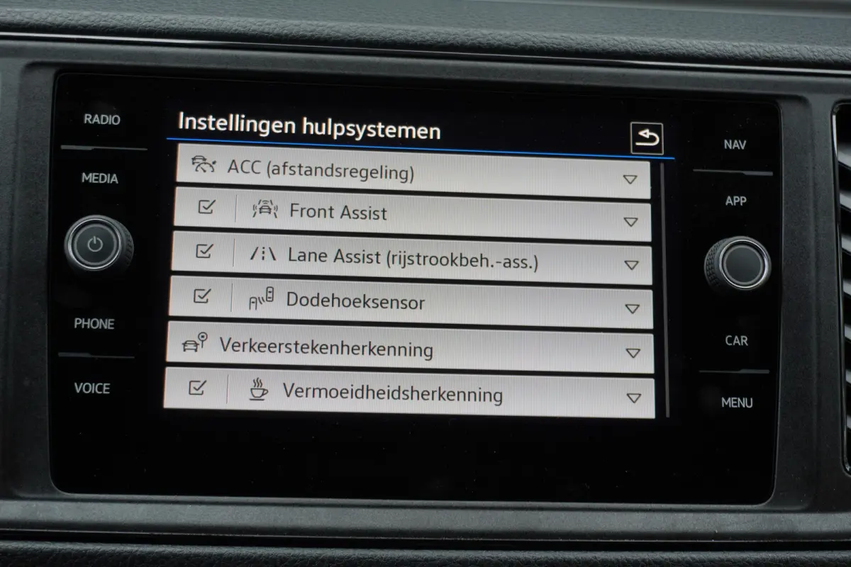140pk Automaat L3H2 Navigatie LED ACC Cruise control Standkachel Stoelverwarming Camera Parkeersensoren Trekhaak