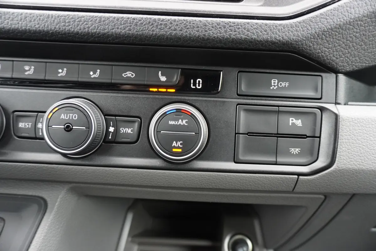 140pk Automaat L3H2 Navigatie LED ACC Cruise control Standkachel Stoelverwarming Camera Parkeersensoren Trekhaak