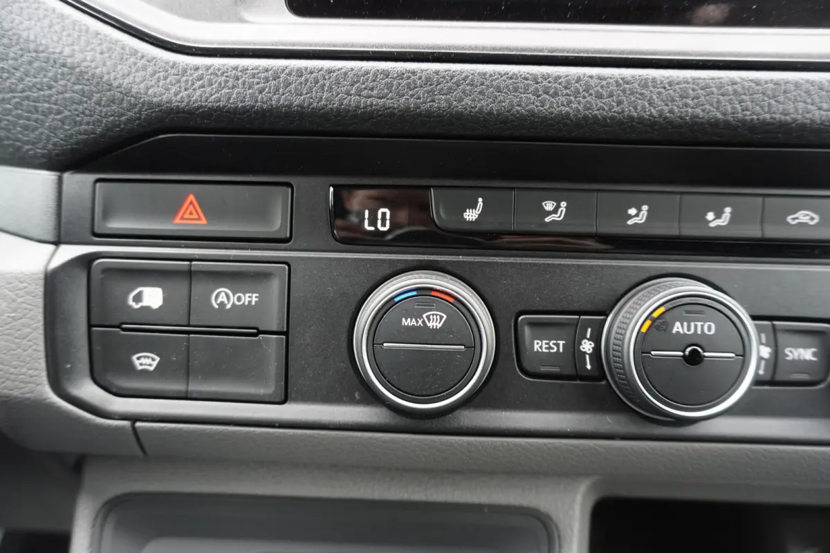 140pk Automaat L3H2 Navigatie LED ACC Cruise control Standkachel Stoelverwarming Camera Parkeersensoren Trekhaak