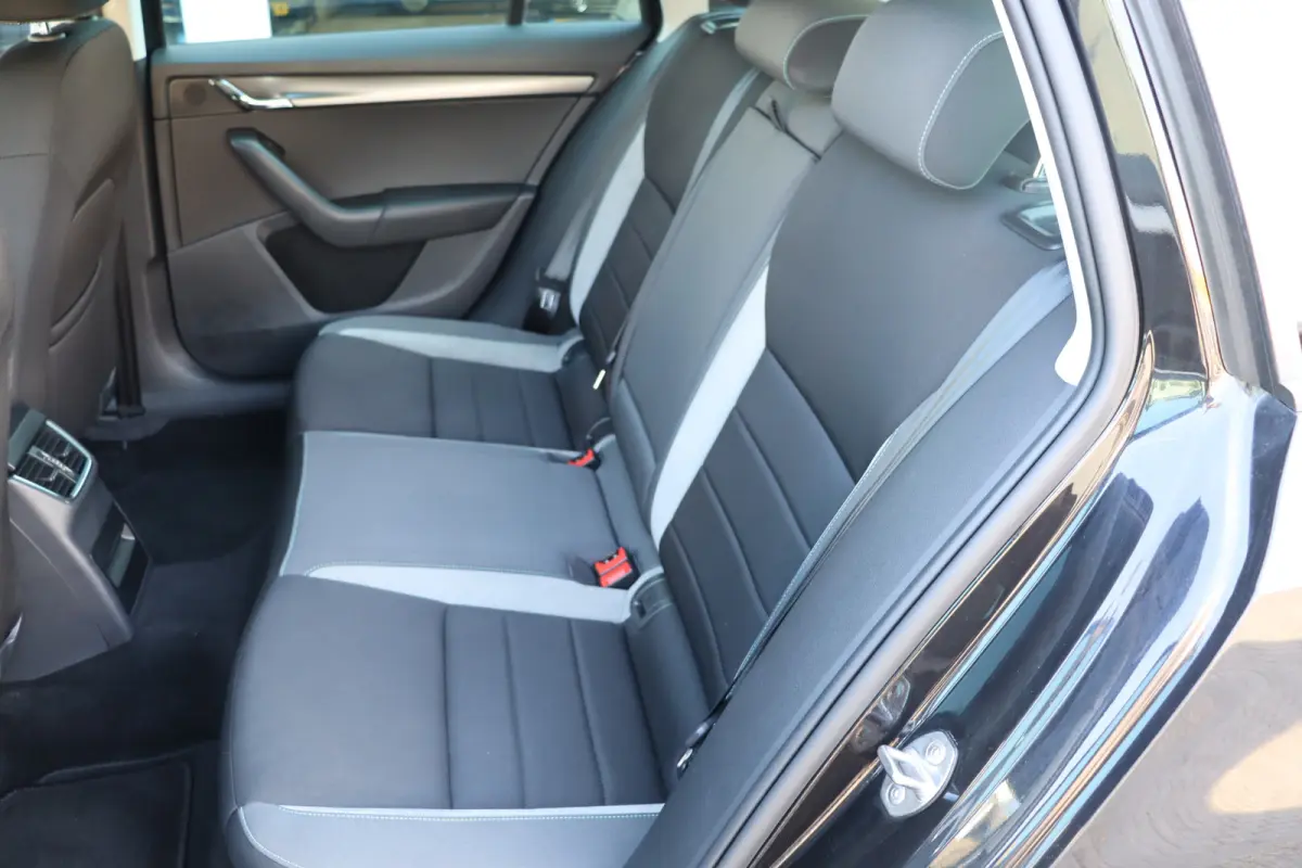 1.4 TSI Greentech Edition Businessline, Climate, Cruise, PDC A, Stoelverwarming, Prijs Is Rijklaar Inclusief 6 Maanden Garantie