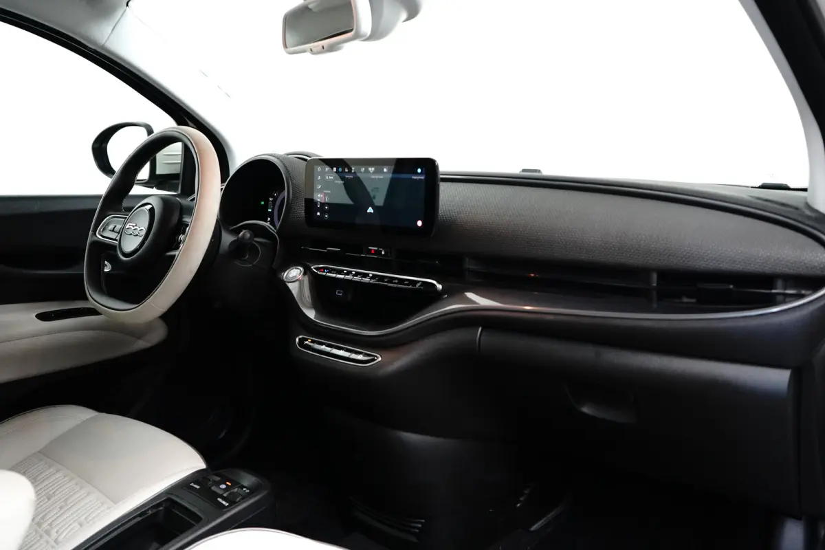La Prima By Bocceli 42 kWh Navigatie | Parkeersensoren Achter | Lederen Bekleding | Climate | Cruise | LED | 17" Lichtmetaal | Airco (automatisch) | Apple Carplay/Android Auto|telefoonintegr