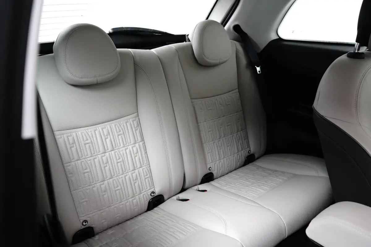 La Prima By Bocceli 42 kWh Navigatie | Parkeersensoren Achter | Lederen Bekleding | Climate | Cruise | LED | 17" Lichtmetaal | Airco (automatisch) | Apple Carplay/Android Auto|telefoonintegr