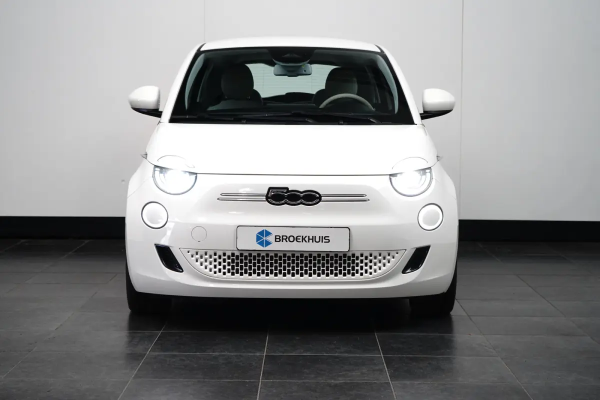 La Prima By Bocceli 42 kWh Navigatie | Parkeersensoren Achter | Lederen Bekleding | Climate | Cruise | LED | 17" Lichtmetaal | Airco (automatisch) | Apple Carplay/Android Auto|telefoonintegr