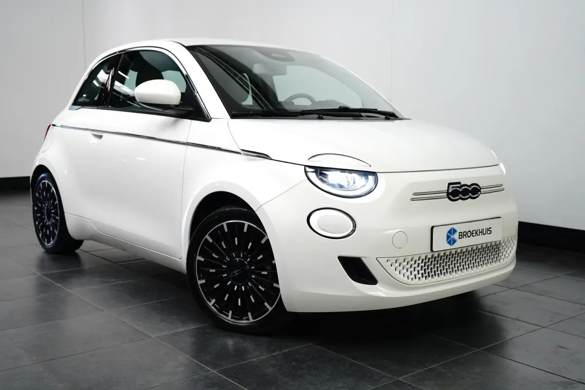 La Prima By Bocceli 42 kWh Navigatie | Parkeersensoren Achter | Lederen Bekleding | Climate | Cruise | LED | 17" Lichtmetaal | Airco (automatisch) | Apple Carplay/Android Auto|telefoonintegr