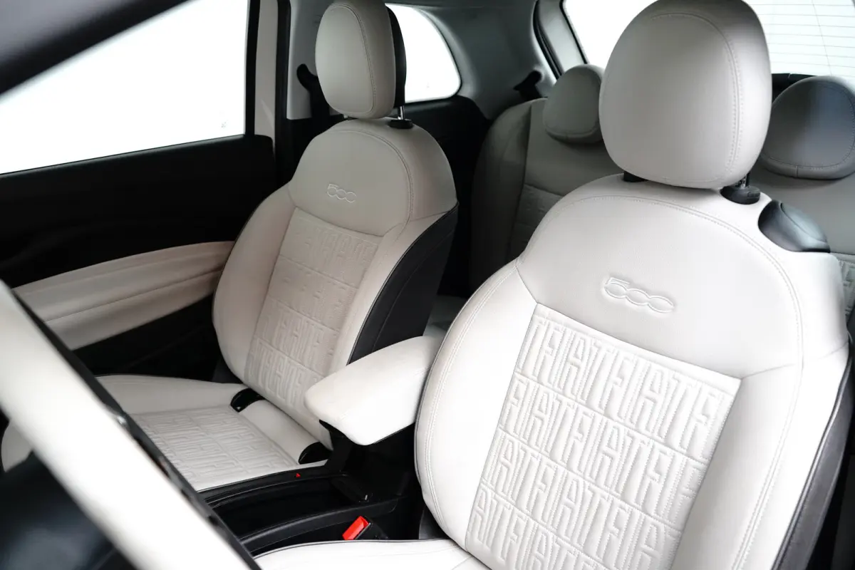 La Prima By Bocceli 42 kWh Navigatie | Parkeersensoren Achter | Lederen Bekleding | Climate | Cruise | LED | 17" Lichtmetaal | Airco (automatisch) | Apple Carplay/Android Auto|telefoonintegr