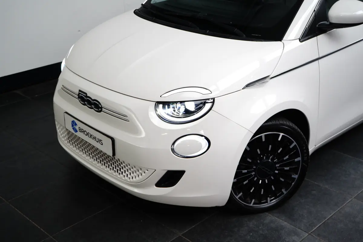 La Prima By Bocceli 42 kWh Navigatie | Parkeersensoren Achter | Lederen Bekleding | Climate | Cruise | LED | 17" Lichtmetaal | Airco (automatisch) | Apple Carplay/Android Auto|telefoonintegr