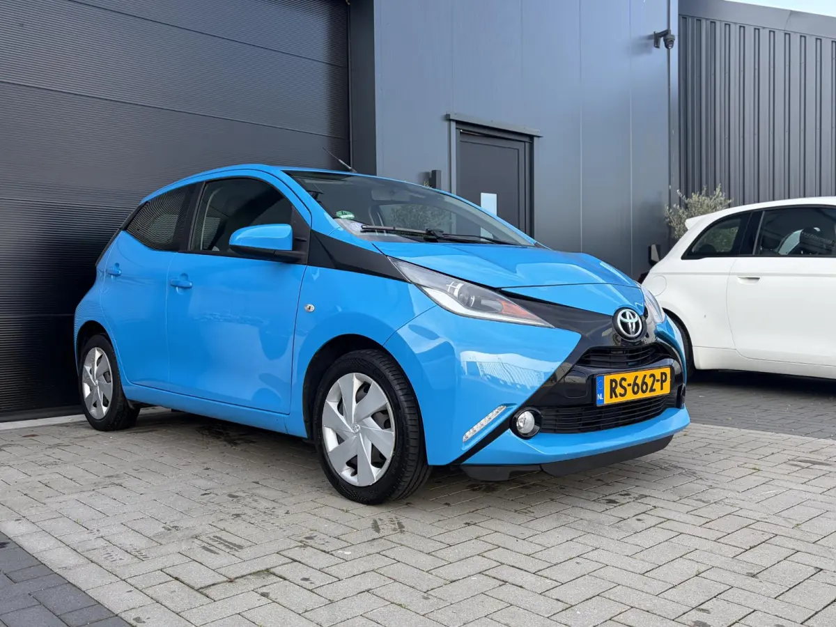 1.0 VVT-i x-play | Automaat | Airco | Apple Carplay | Achteruitrijcamera | Onderhouden | NAP | Mooie auto!!!