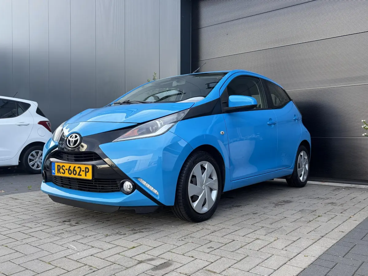 1.0 VVT-i x-play | Automaat | Airco | Apple Carplay | Achteruitrijcamera | Onderhouden | NAP | Mooie auto!!!