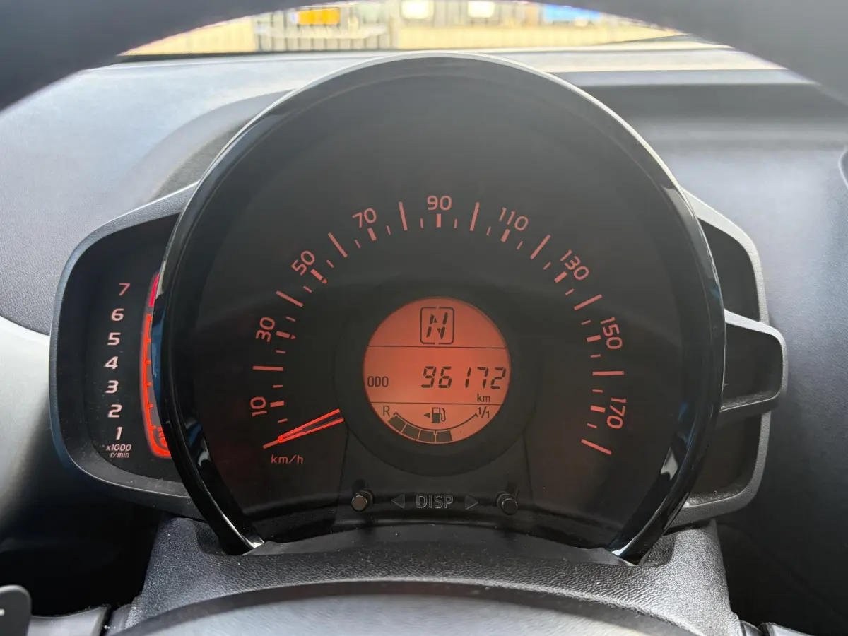 1.0 VVT-i x-play | Automaat | Airco | Apple Carplay | Achteruitrijcamera | Onderhouden | NAP | Mooie auto!!!