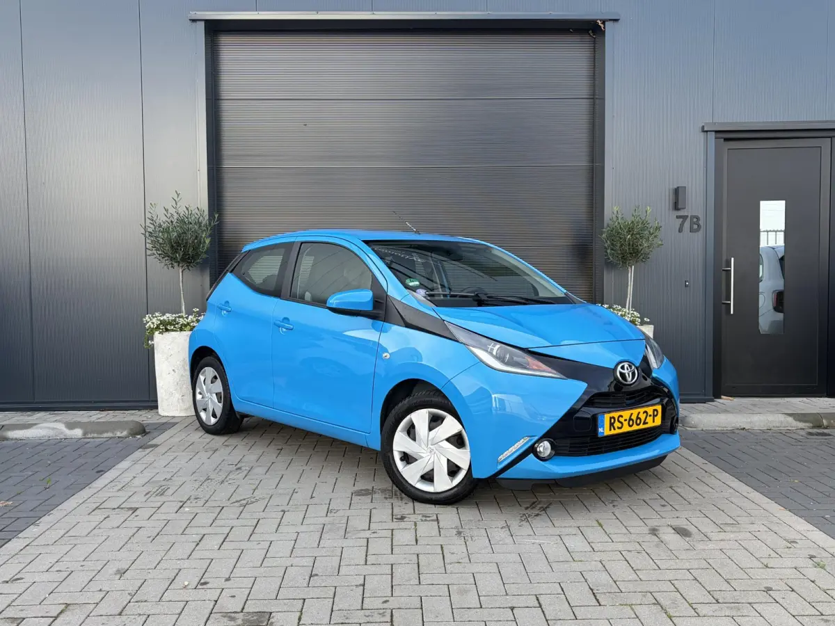 1.0 VVT-i x-play | Automaat | Airco | Apple Carplay | Achteruitrijcamera | Onderhouden | NAP | Mooie auto!!!