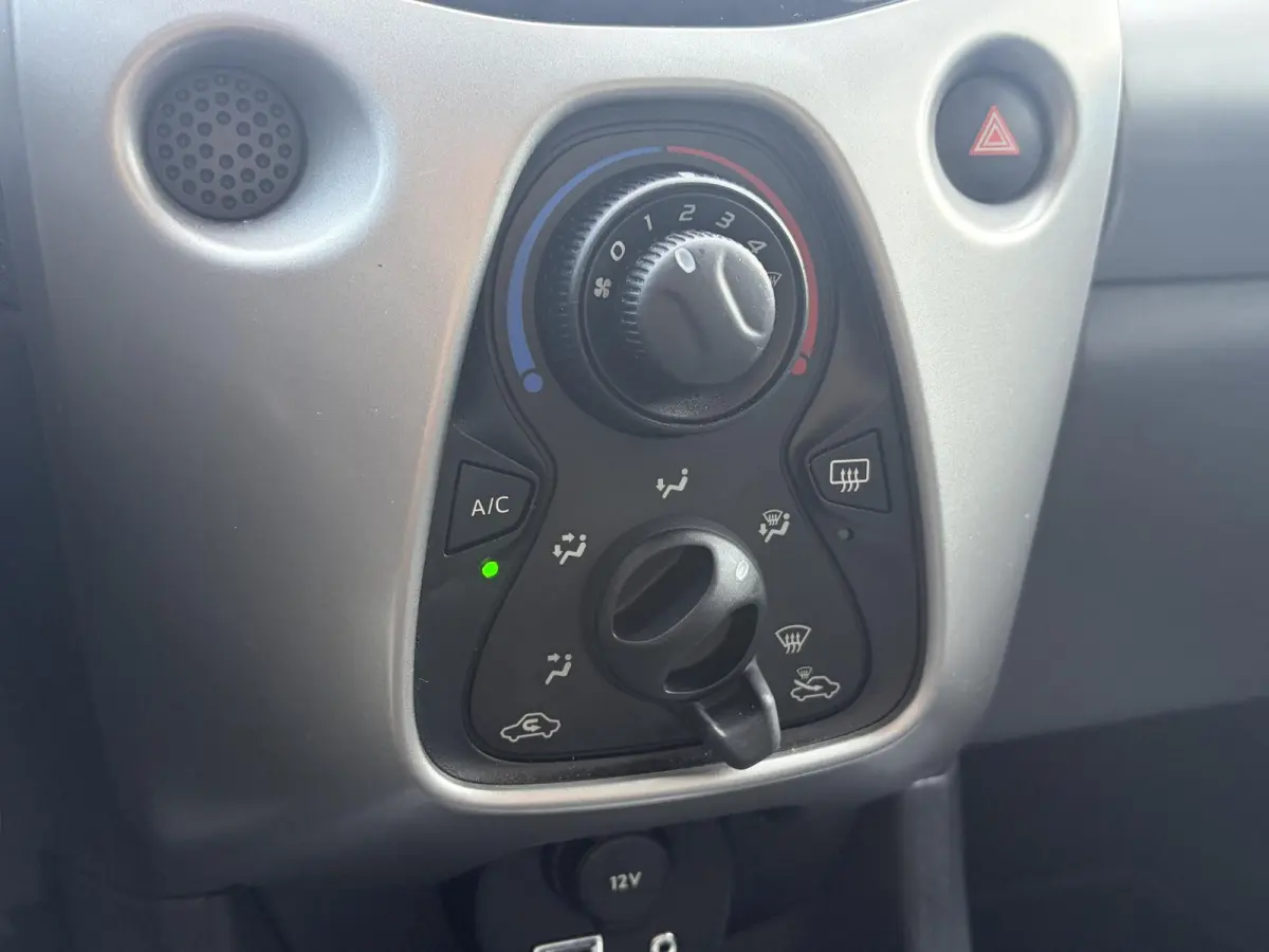 1.0 VVT-i x-play | Automaat | Airco | Apple Carplay | Achteruitrijcamera | Onderhouden | NAP | Mooie auto!!!