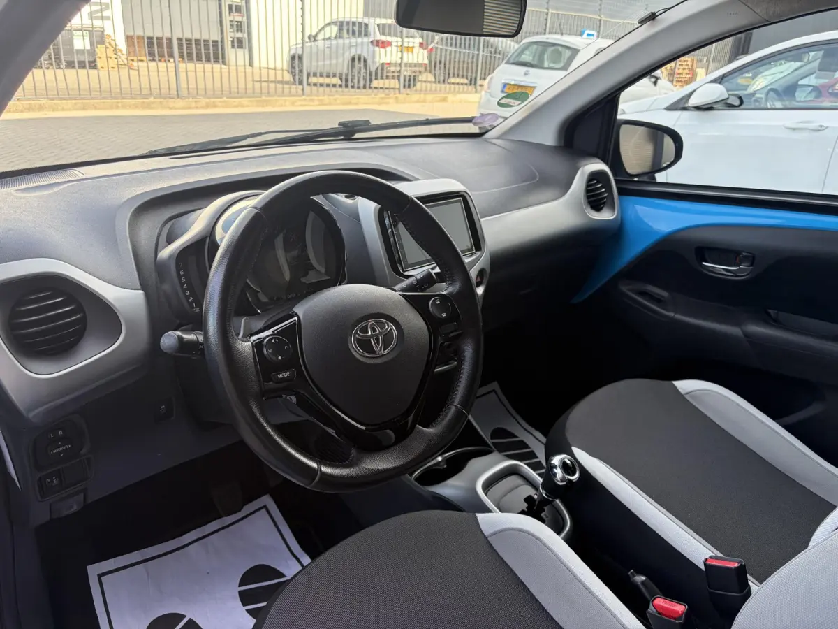 1.0 VVT-i x-play | Automaat | Airco | Apple Carplay | Achteruitrijcamera | Onderhouden | NAP | Mooie auto!!!