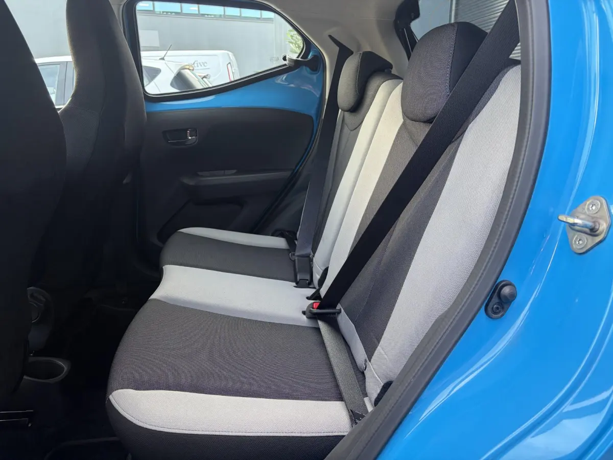 1.0 VVT-i x-play | Automaat | Airco | Apple Carplay | Achteruitrijcamera | Onderhouden | NAP | Mooie auto!!!