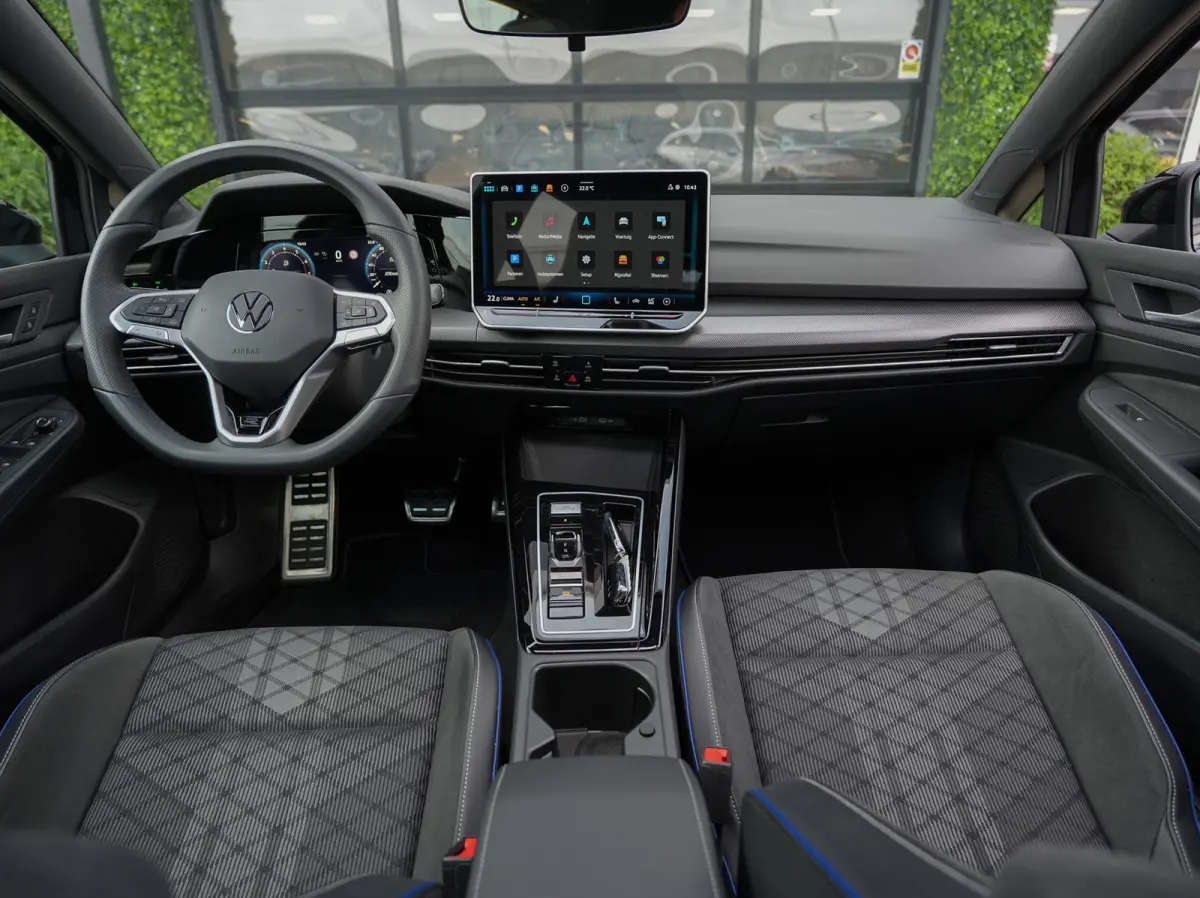 1.5 TSI R-Line Edition | Pano | Camera | Drive Assist | BTW