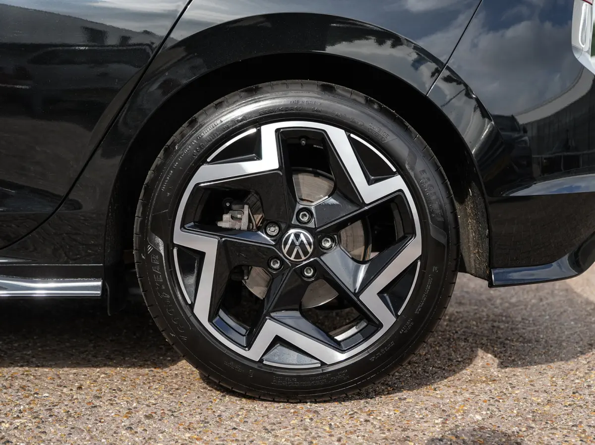 1.5 TSI R-Line Edition | Pano | Camera | Drive Assist | BTW