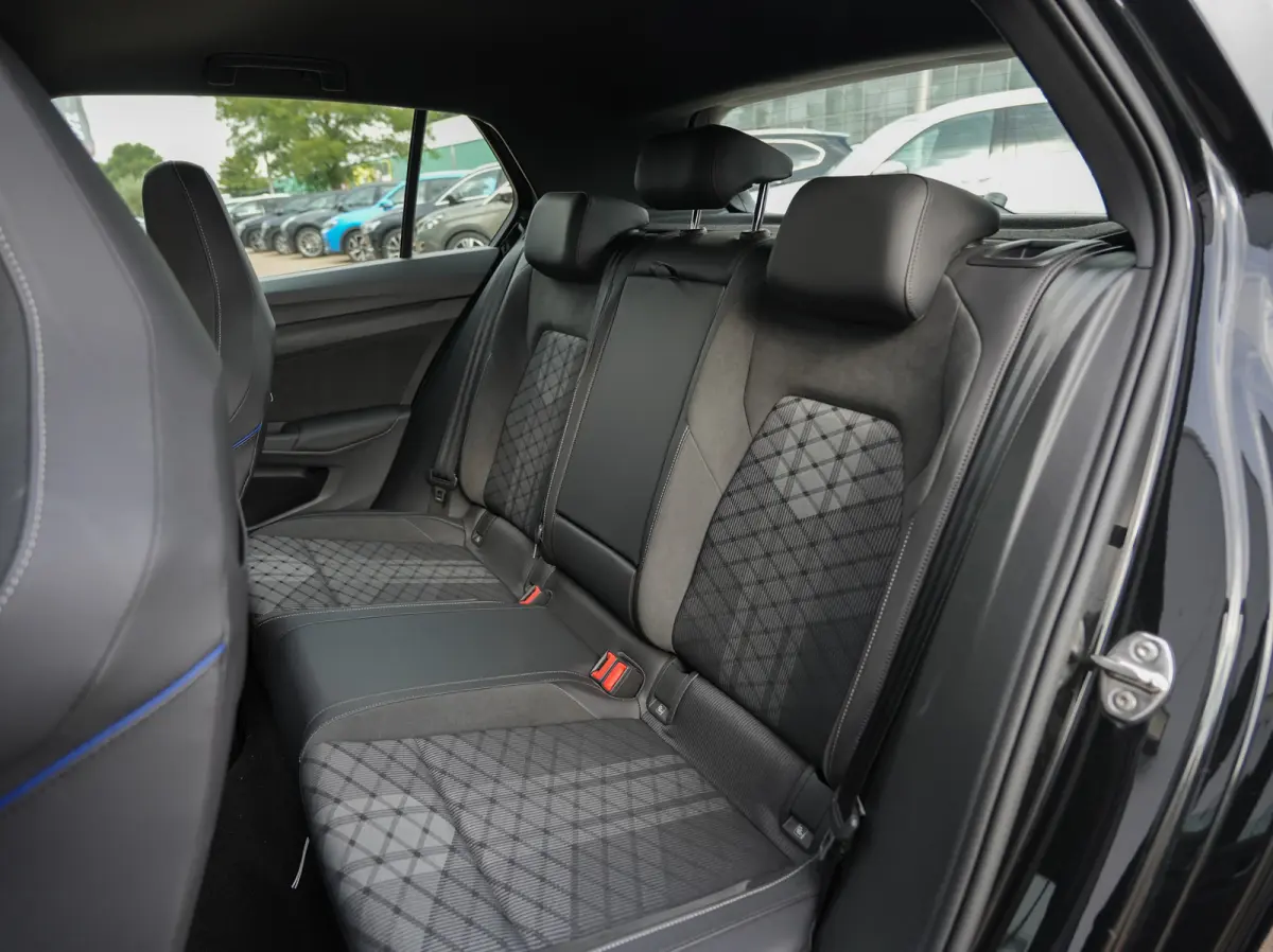 1.5 TSI R-Line Edition | Pano | Camera | Drive Assist | BTW