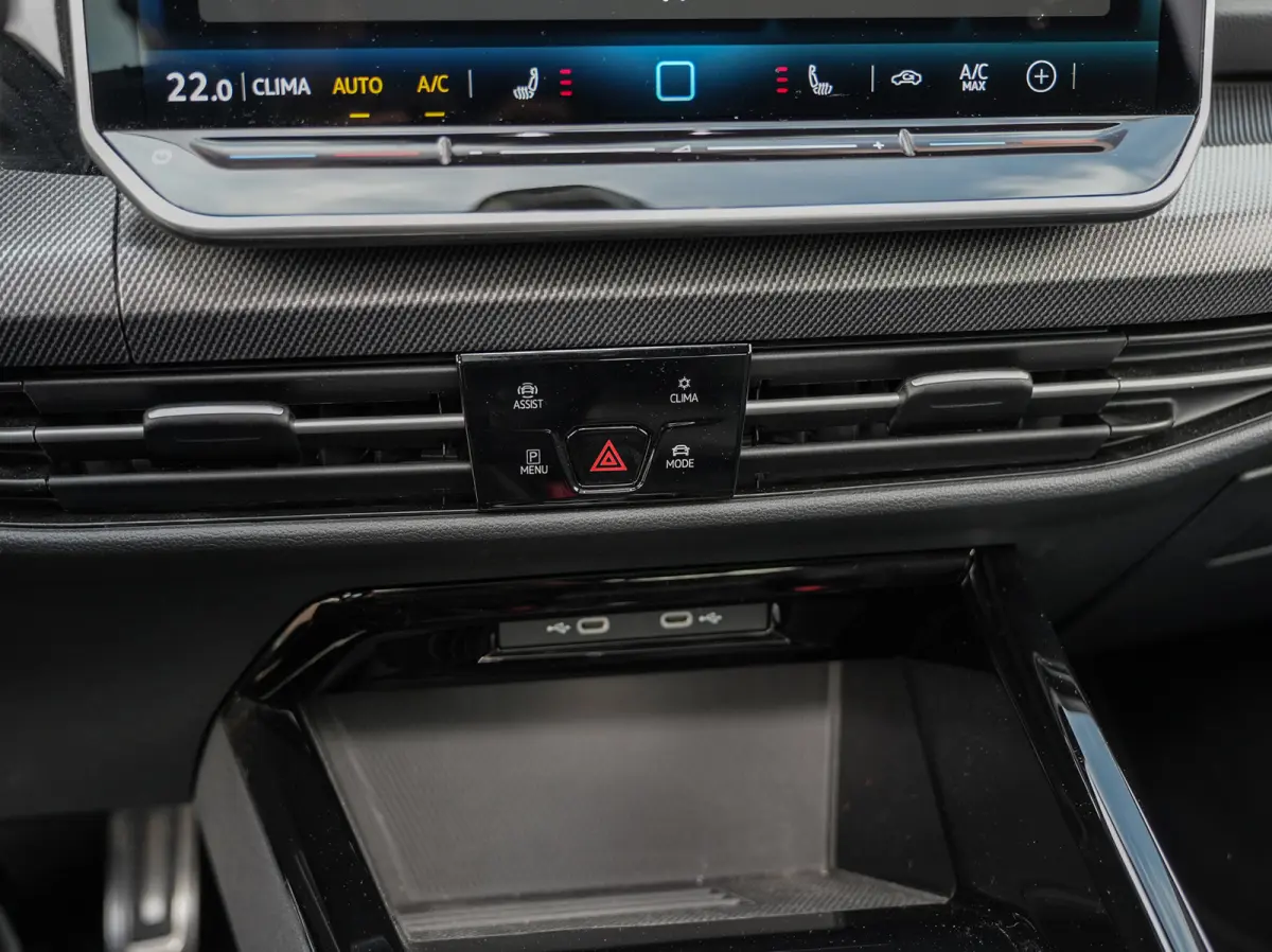 1.5 TSI R-Line Edition | Pano | Camera | Drive Assist | BTW
