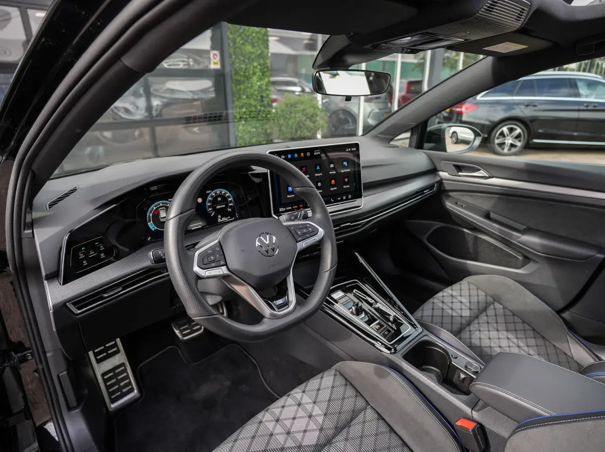 1.5 TSI R-Line Edition | Pano | Camera | Drive Assist | BTW