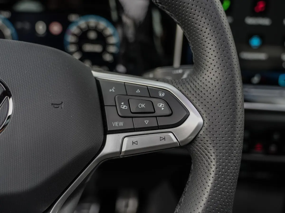 1.5 TSI R-Line Edition | Pano | Camera | Drive Assist | BTW