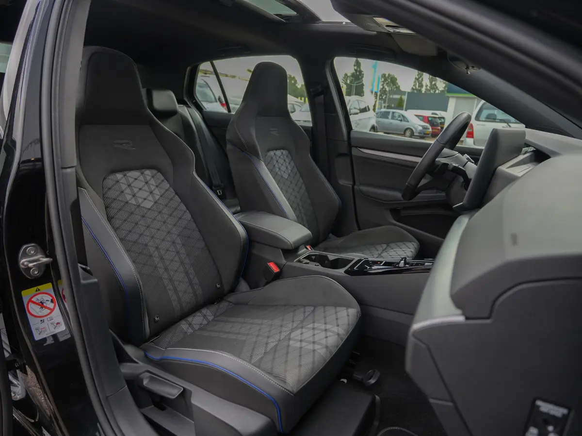 1.5 TSI R-Line Edition | Pano | Camera | Drive Assist | BTW