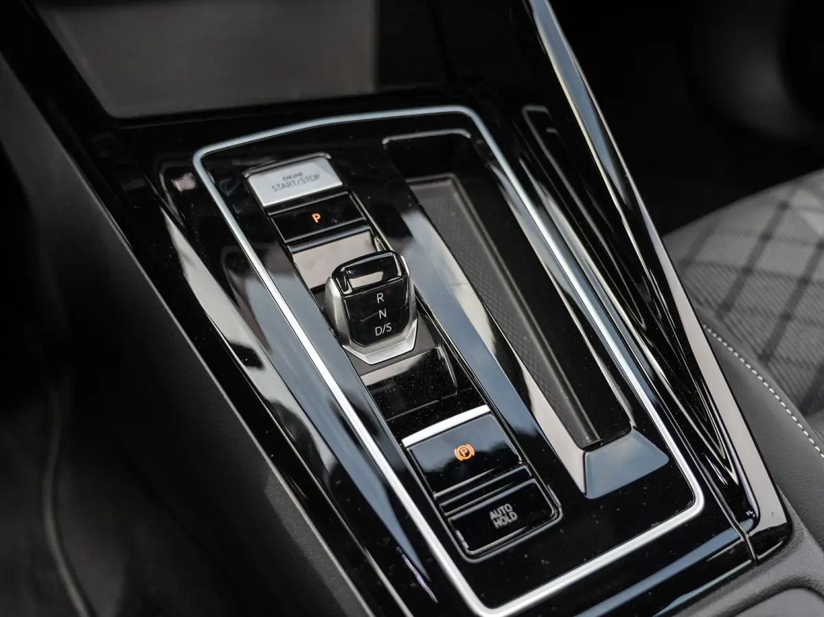 1.5 TSI R-Line Edition | Pano | Camera | Drive Assist | BTW