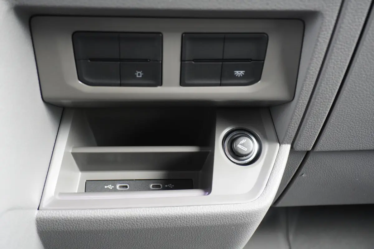 Facelift 140pk L4H3/L3H2 Apple Carplay Camera Digitaal Dashboard Parkeersensoren 3-Zits