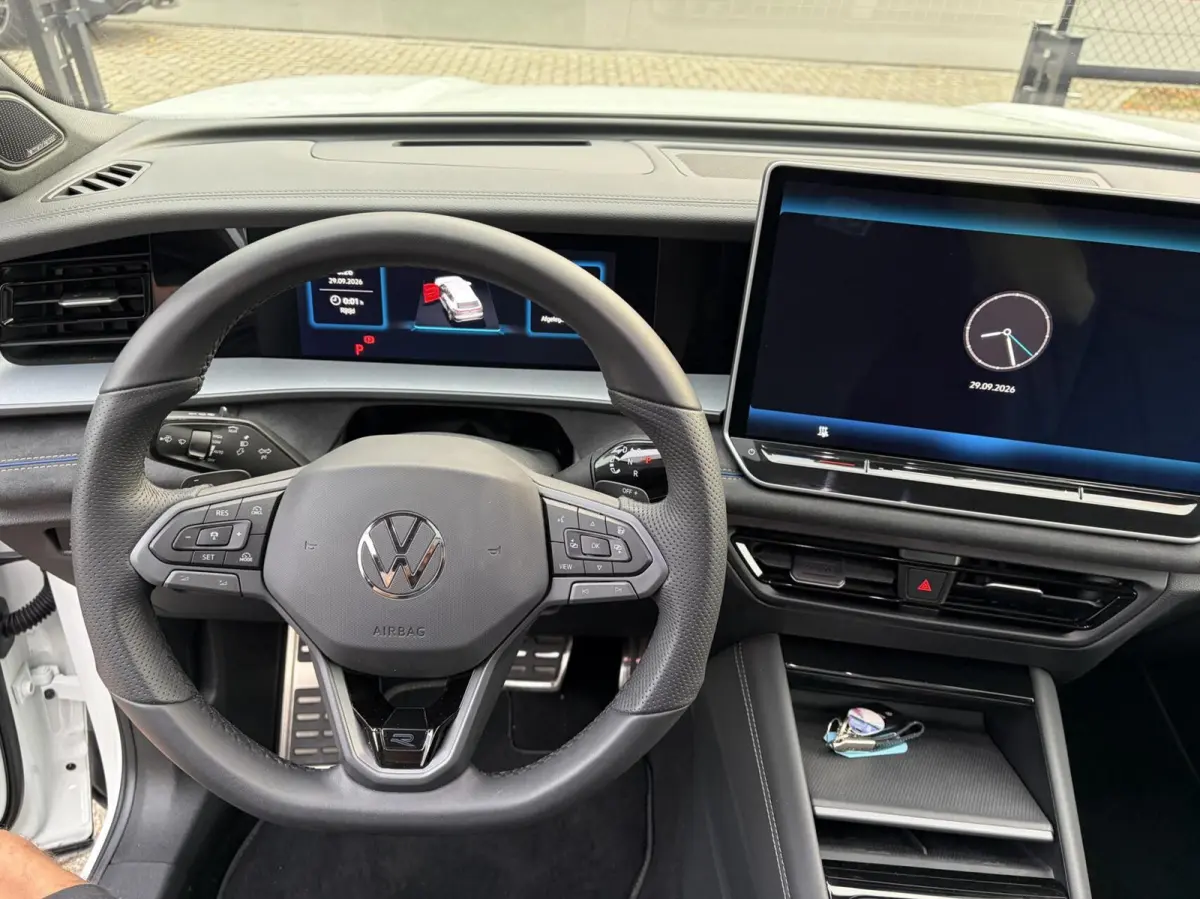 1.5 eHybrid R-Line Ed. / Trekhaak / Pano