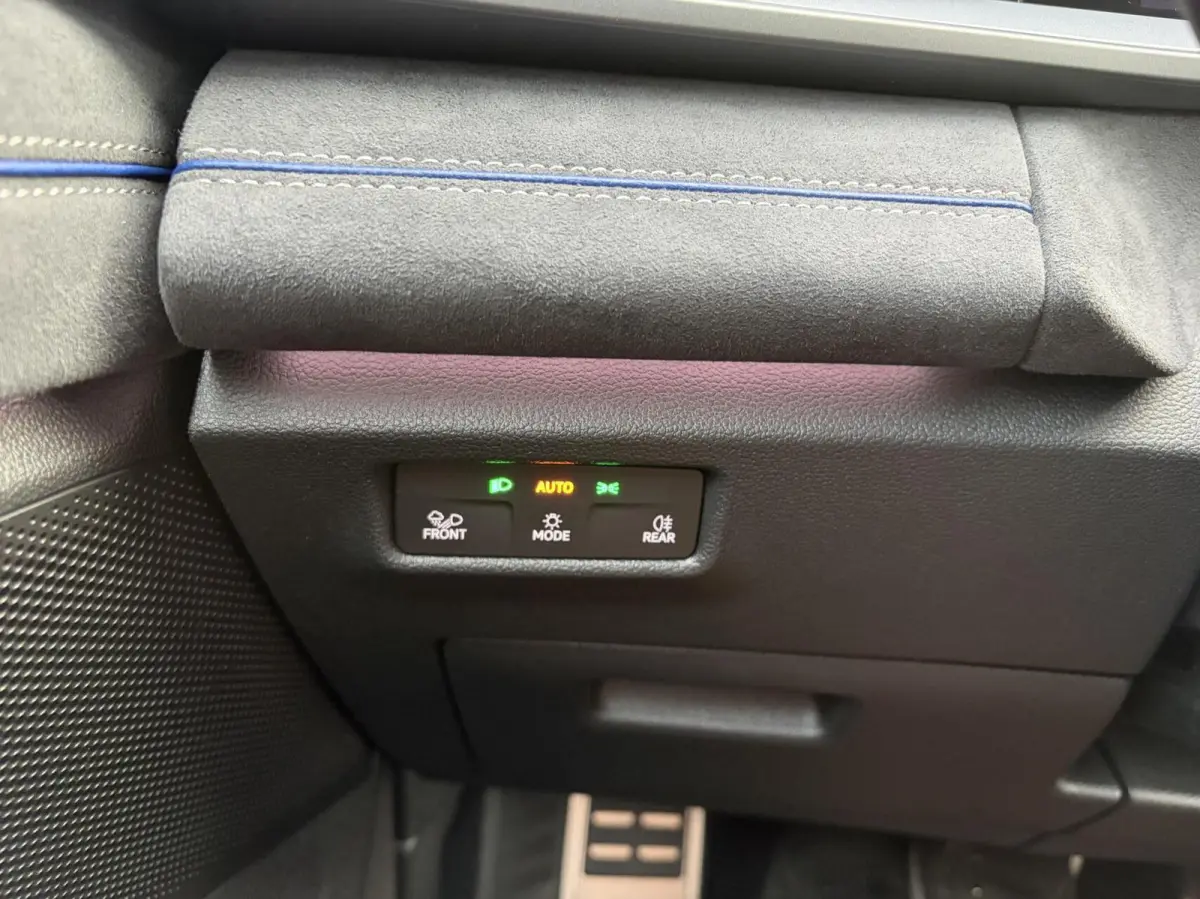 1.5 eHybrid R-Line Ed. / Trekhaak / Pano