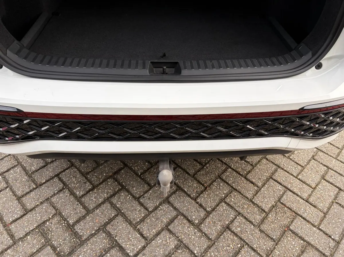 1.5 eHybrid R-Line Ed. / Trekhaak / Pano