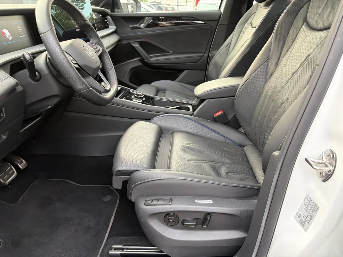 1.5 eHybrid R-Line Ed. / Trekhaak / Pano