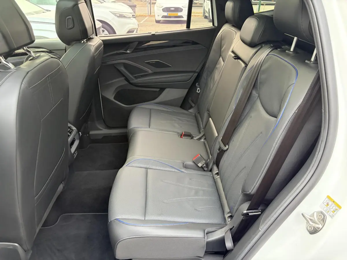 1.5 eHybrid R-Line Ed. / Trekhaak / Pano