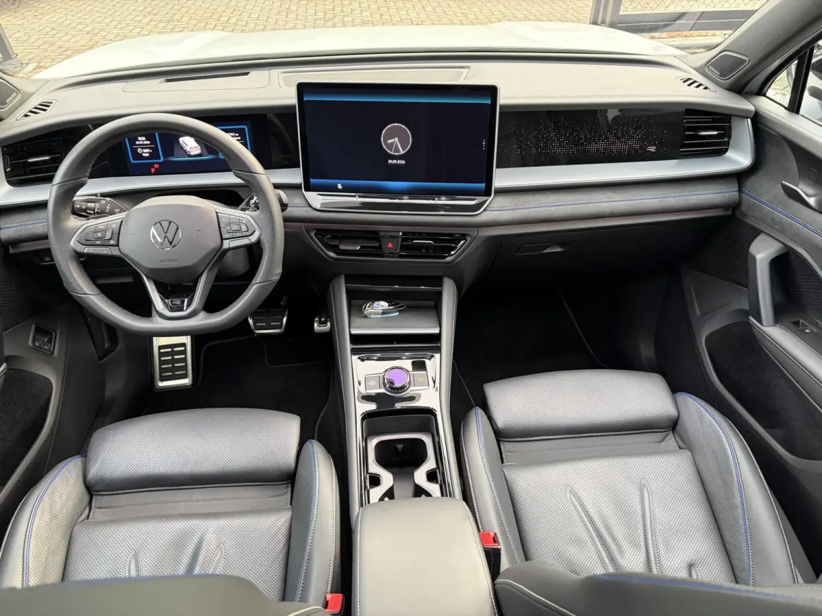 1.5 eHybrid R-Line Ed. / Trekhaak / Pano