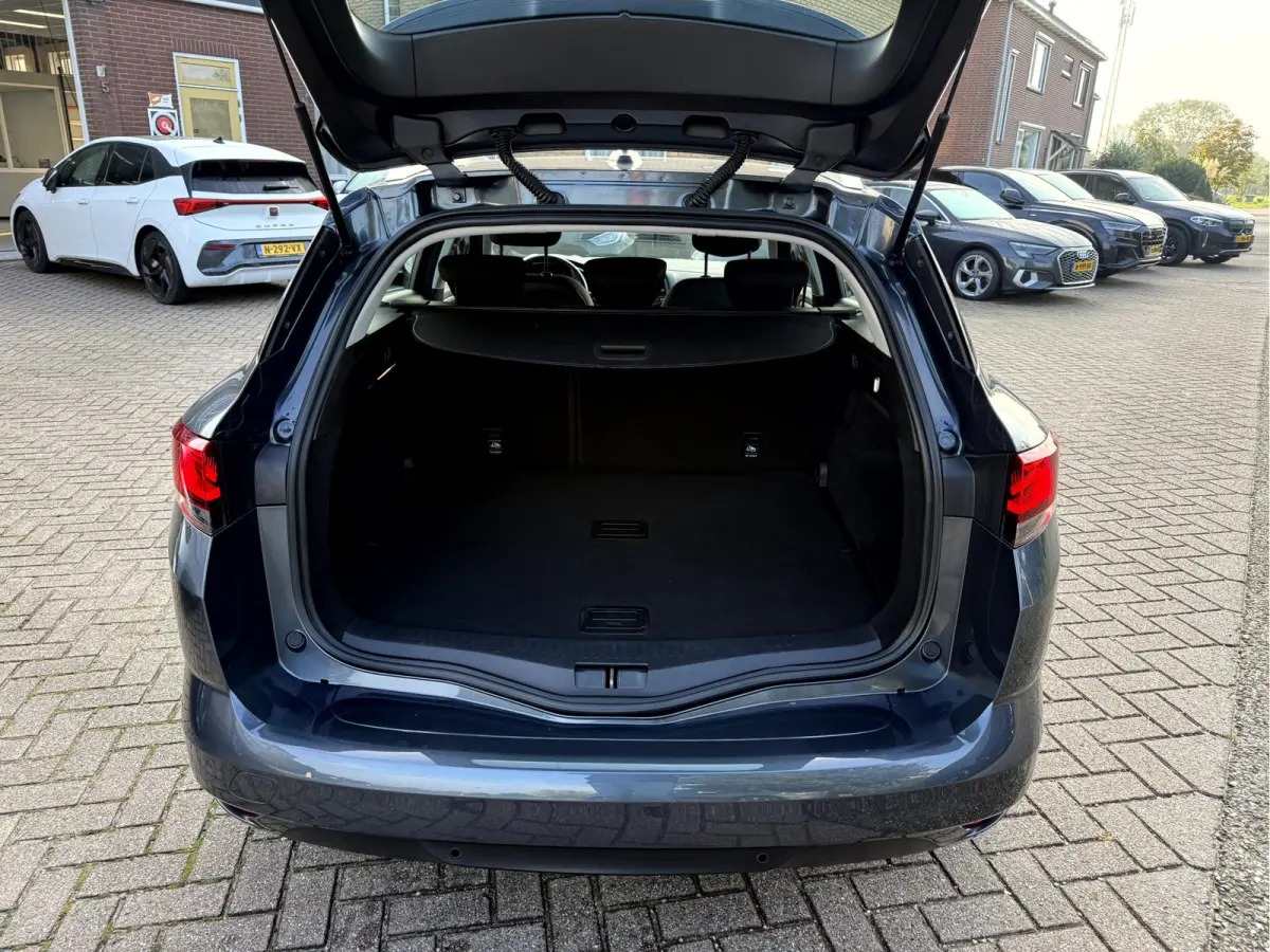 1.3 TCe 140pk Business NL. Auto, Camera, App Connect,