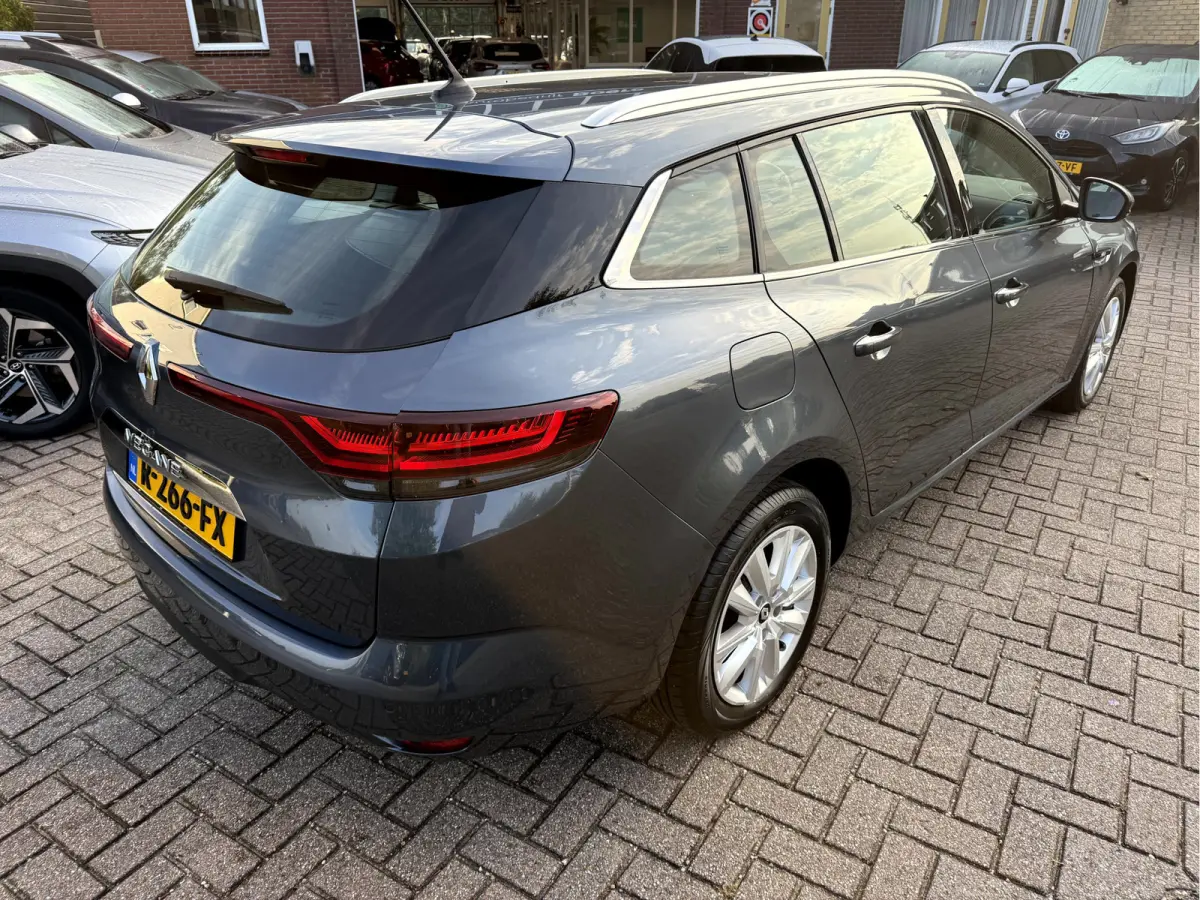 1.3 TCe 140pk Business NL. Auto, Camera, App Connect,
