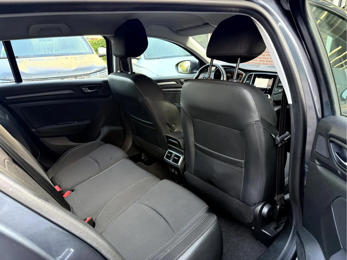 1.3 TCe 140pk Business NL. Auto, Camera, App Connect,