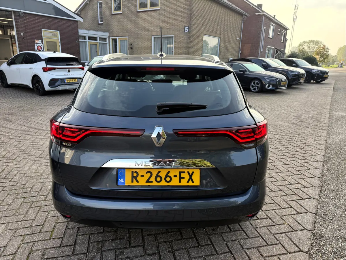 1.3 TCe 140pk Business NL. Auto, Camera, App Connect,