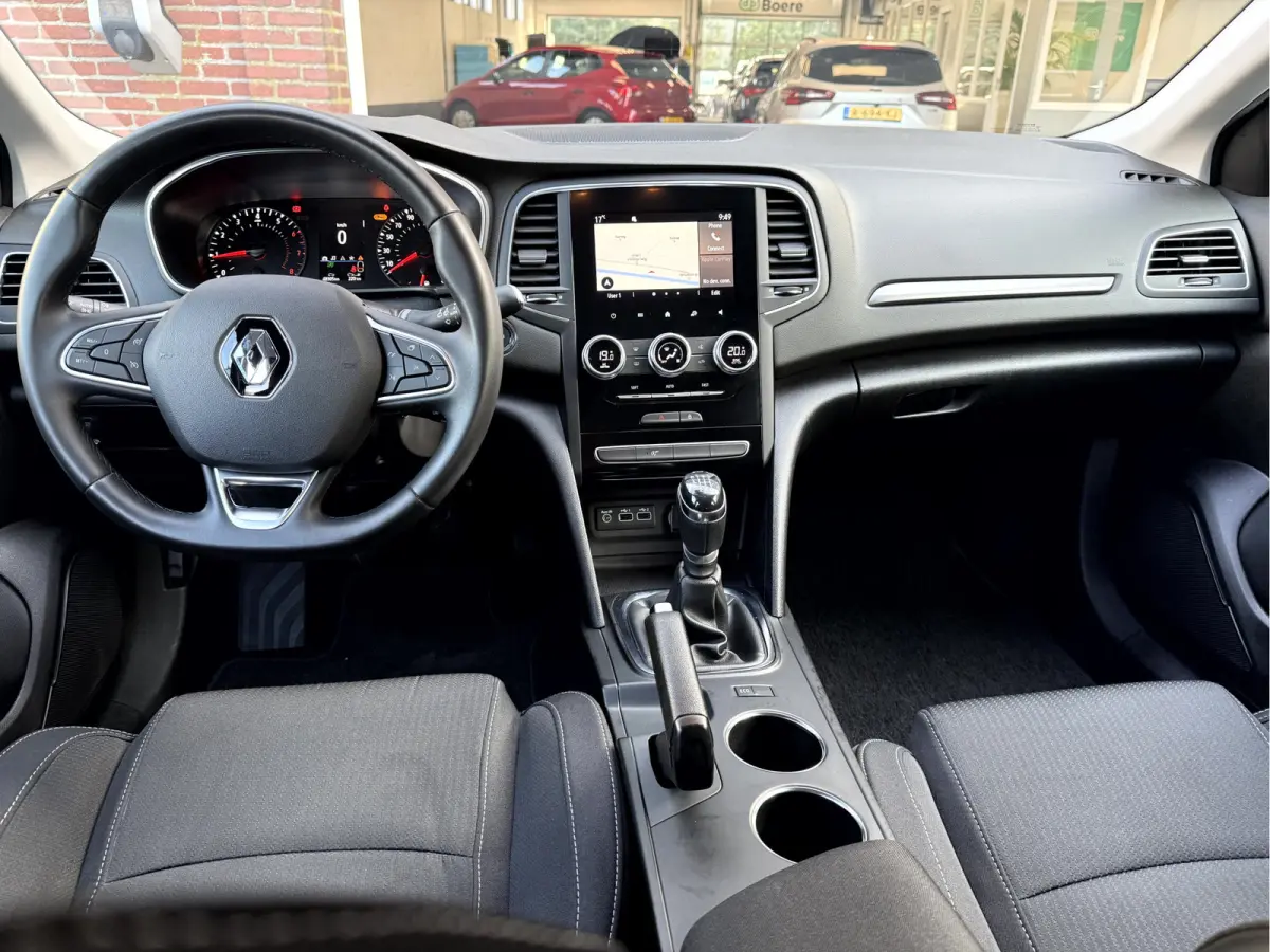 1.3 TCe 140pk Business NL. Auto, Camera, App Connect,