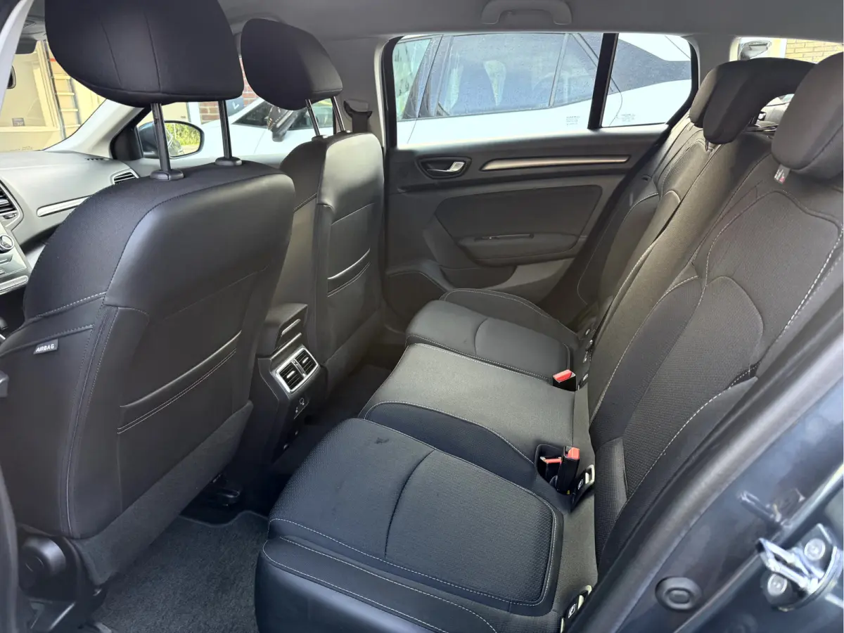1.3 TCe 140pk Business NL. Auto, Camera, App Connect,