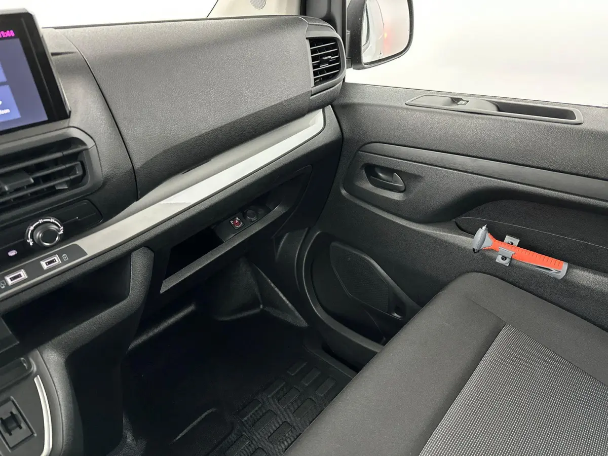 2.0 Diesel 145 S&S L3 | DEMONSTRATIEMODEL | Trekhaak | 3 zitplaatsen | Cruise Control | Apple Carplay&Android Auto | PDC | 2 + 6 jaar Speciale Garantie!