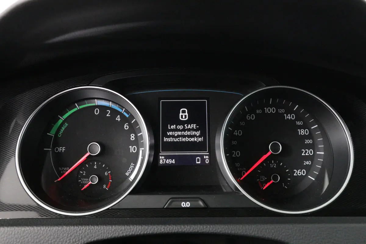 1.4 TSI GTE | Goed Onderhouden! | LED | Camera | Clima | Navi | Sfeerverlichting | Cruise Adaptive | 18'' Lichtmetalen Velgen | Parkeersensoren V+A