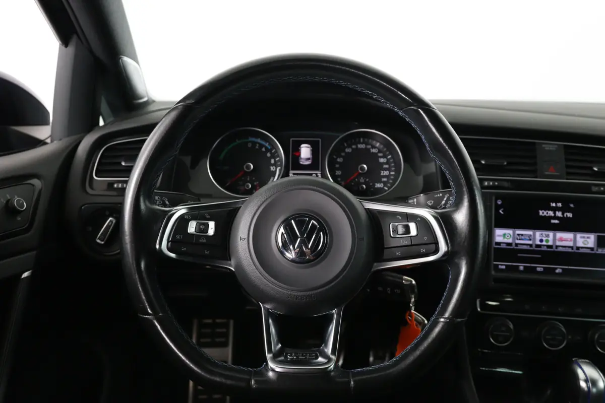 1.4 TSI GTE | Goed Onderhouden! | LED | Camera | Clima | Navi | Sfeerverlichting | Cruise Adaptive | 18'' Lichtmetalen Velgen | Parkeersensoren V+A
